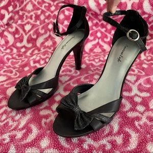 Women’s 9 AMERICAN EAGLE Black Strappy 4” Heels Ankle Strap Sparkle Bow Sandals